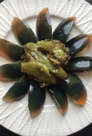 Green Pepper Mixed with Preserved Egg recipe