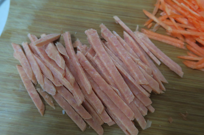 Stir-fried Carrot and Ham with Bean Sprouts recipe