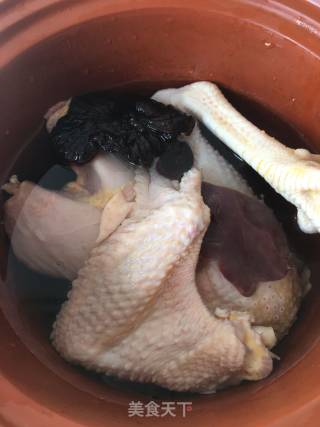 "good Soup for Runzao" Ganoderma, Bamboo Fungus and Rooster Soup recipe