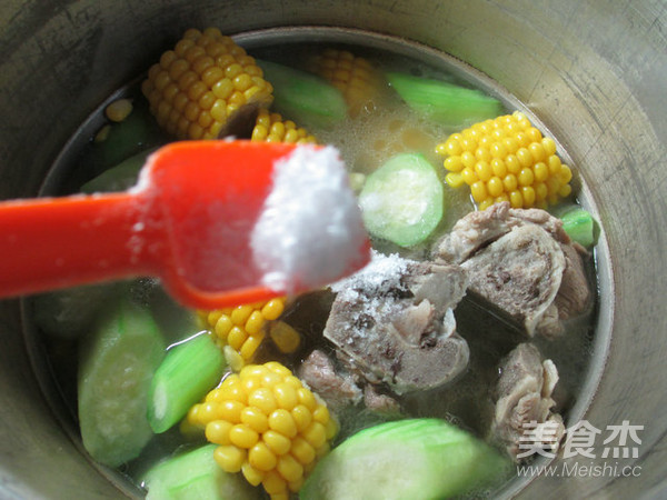 Loofah and Corn Tube Bone Soup recipe