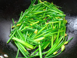 Stir-fried Pork Heart with Leek Flower recipe