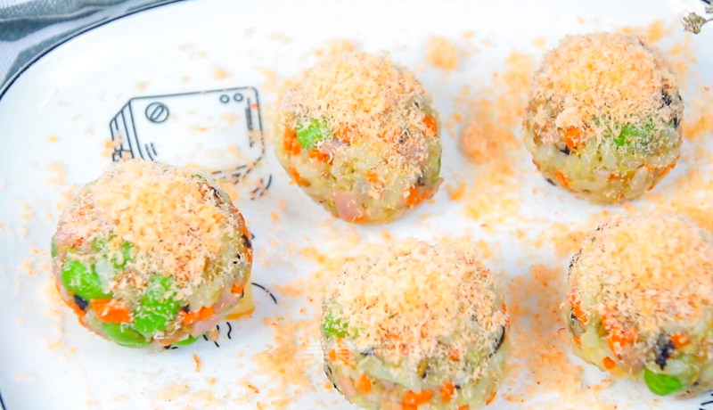 Shrimp, Miscellaneous Vegetables and Cheese Rice Ball Baby Food Supplement, Cooked Rice + Carrot + Cooked Edamame recipe