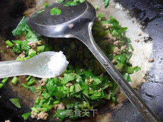 Minced Meat and Celery Bun recipe