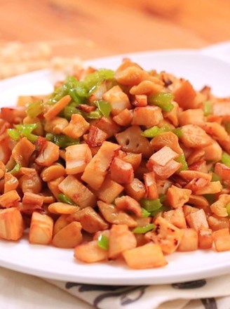 Dried Lotus Root with Green Pepper and Radish recipe