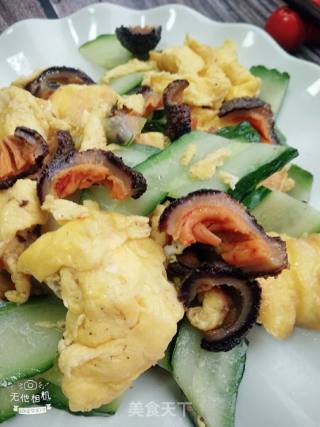 Fried Sea Cucumber with Cucumber and Egg recipe