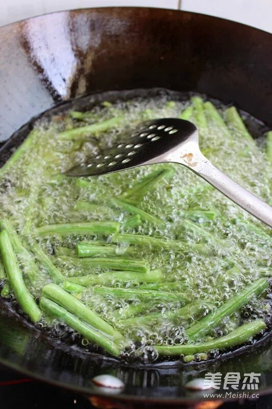 Stir-fried Eggplant Willow with Cowpea recipe