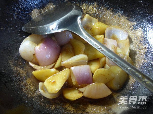 Fried Potatoes with Onion and Zizania recipe