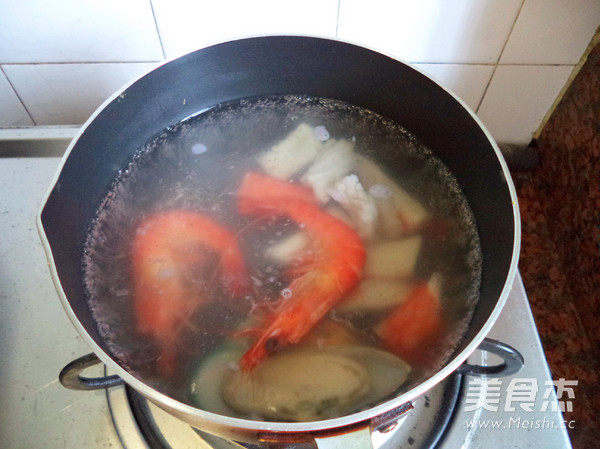 Spicy Seafood Fragrant Pot recipe