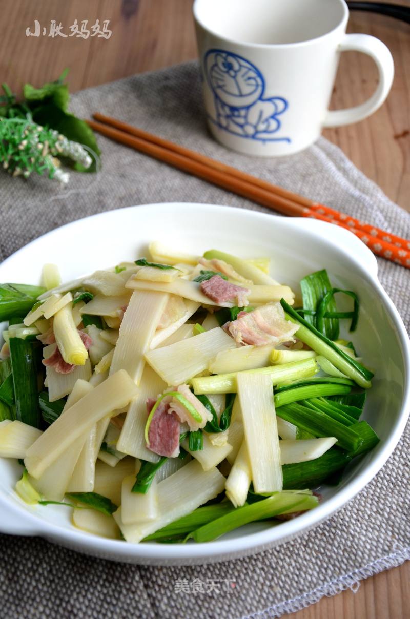 Stir-fried Bacon with Green Garlic and Bamboo Shoots recipe