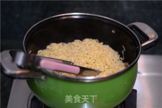 [qq Noodles with Crab Sticks and Chives] recipe