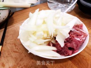 Stir-fried Shredded Pork with Onion recipe