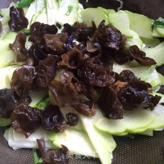 Chayote Stir-fried Fungus recipe