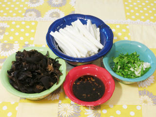 Shredded Cabbage with Fungus in Cold Dressing recipe