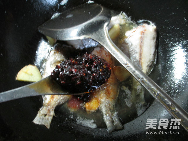 Black Pomfret with Soy Sauce recipe