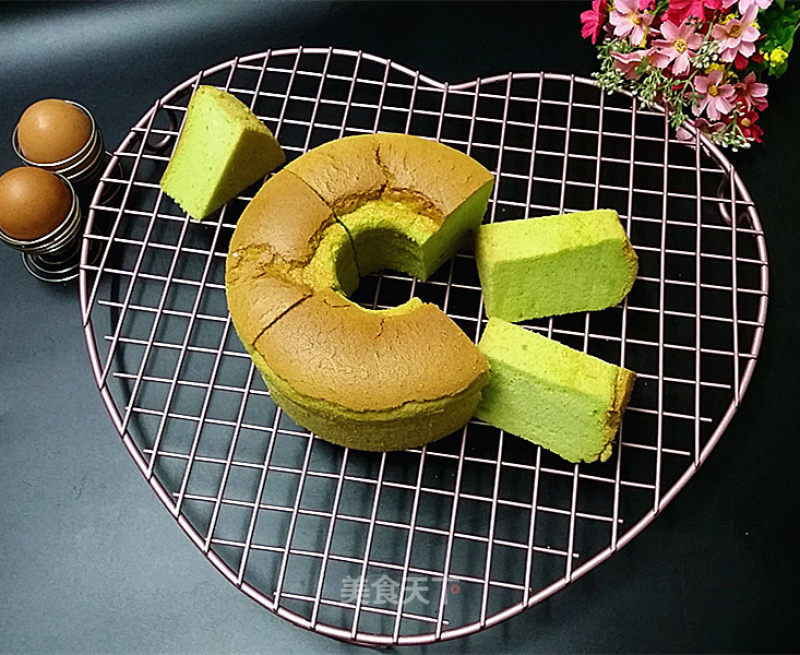 Chiffon Cake with Spinach Sauce recipe