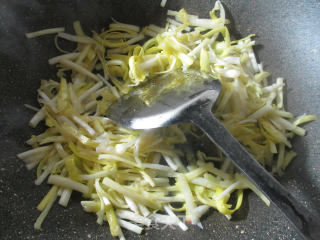 Stir-fried Leek Sprouts with Meat Sausage recipe