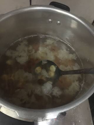 Lotus Seed Tremella Peach Gum Syrup recipe