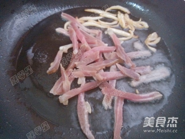 Stir-fried Dried Bamboo Shoots with Green Pepper and Bacon recipe