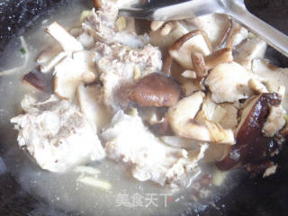 Delicious Stewed-[mushroom Tofu Pork Ribs Soup] recipe