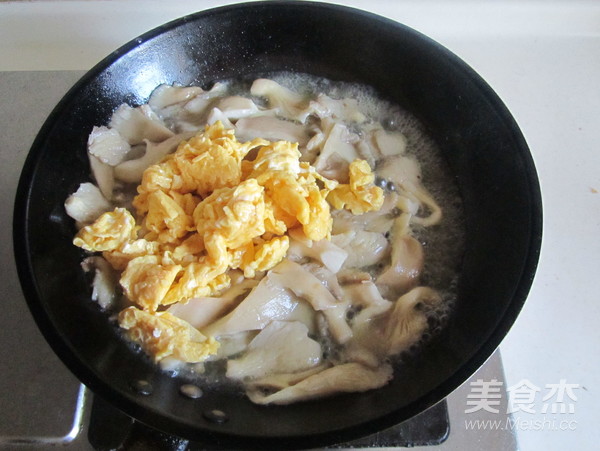 Scrambled Eggs with Mushroom recipe