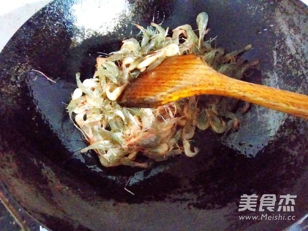 Stir-fried Small River Prawns recipe