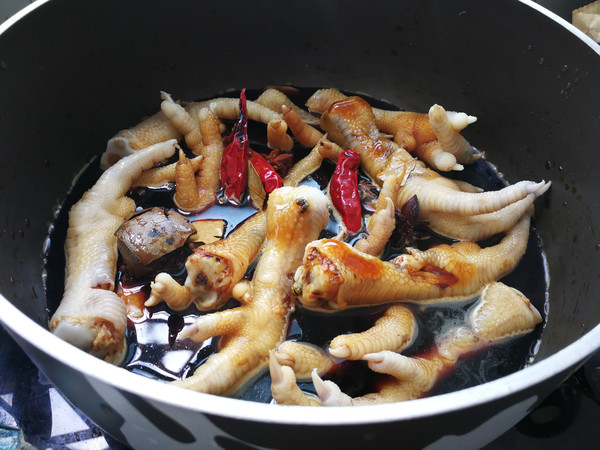 Sauce-flavored Braised Chicken Feet recipe