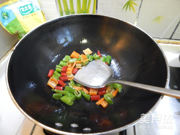 Stir-fried Vegetable Intestines with Green Peppers recipe