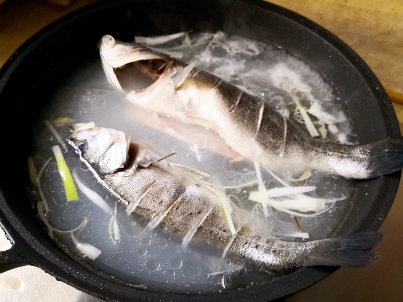 Bass Stewed Radish recipe