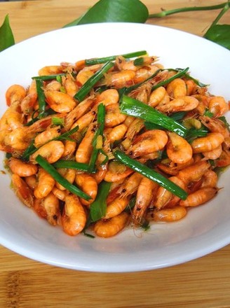 Stir-fried River Prawns with Garlic Leaves recipe