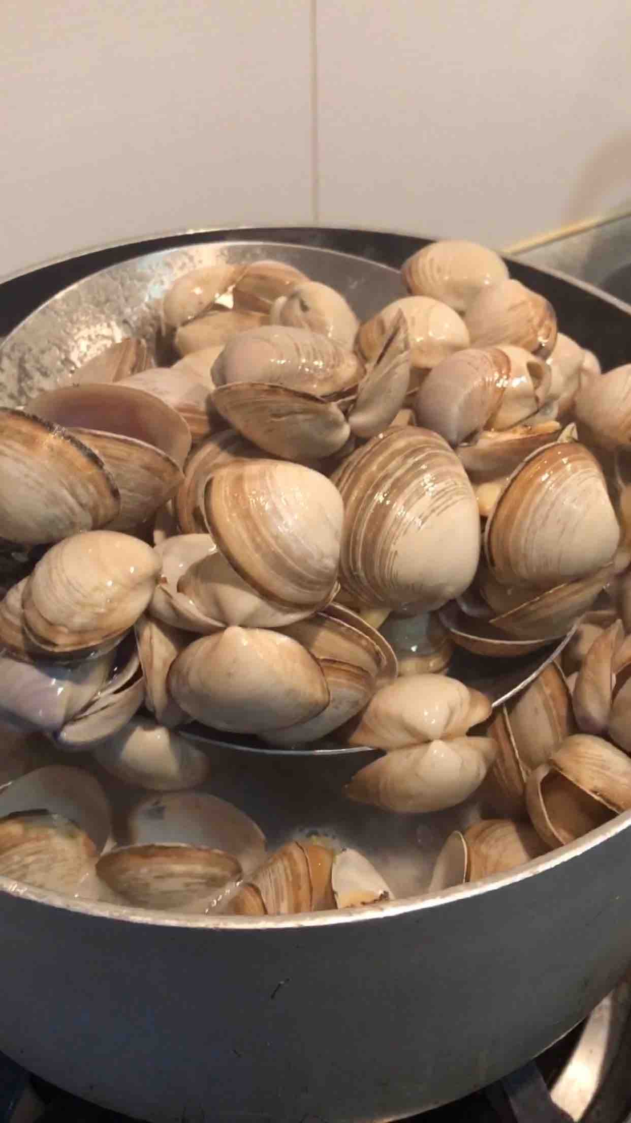 The Correct Way to Clean Clams recipe