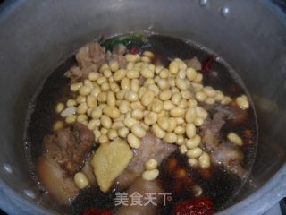 Braised Pork Knuckles with Soy Beans recipe