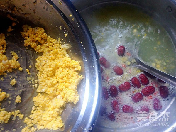 Corn Porridge with Crushed Red Dates recipe