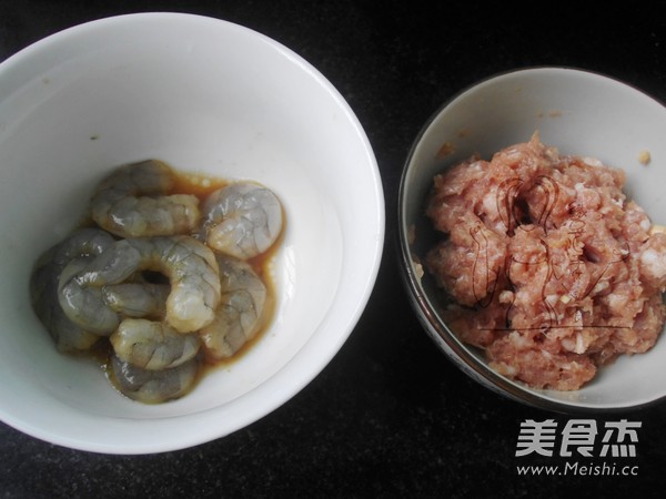 Steamed Prawn Balls with Radish recipe