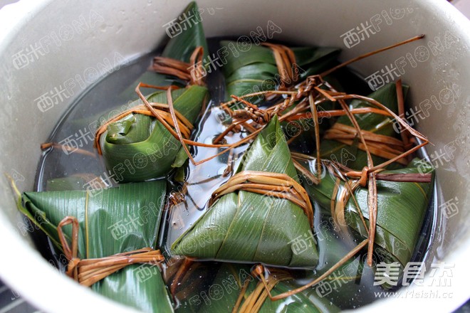 Salted Egg Yolk Braised Pork Dumplings recipe