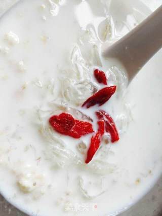 Milk Oatmeal and Wolfberry Bird's Nest Soup recipe