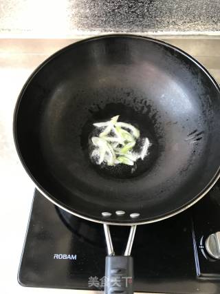 Stir-fried Fungus with Canola recipe