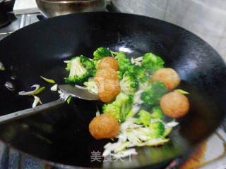 Fried Gluten with Broccoli recipe