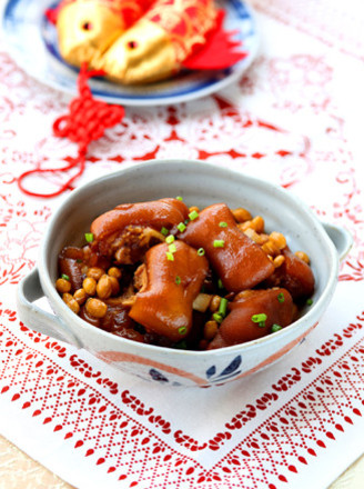 Braised Pork Knuckles with Soy Beans recipe