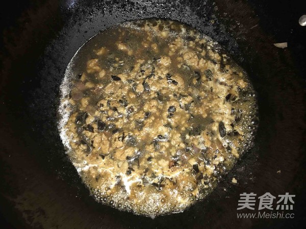 Minced Pork Noodles with Fungus recipe