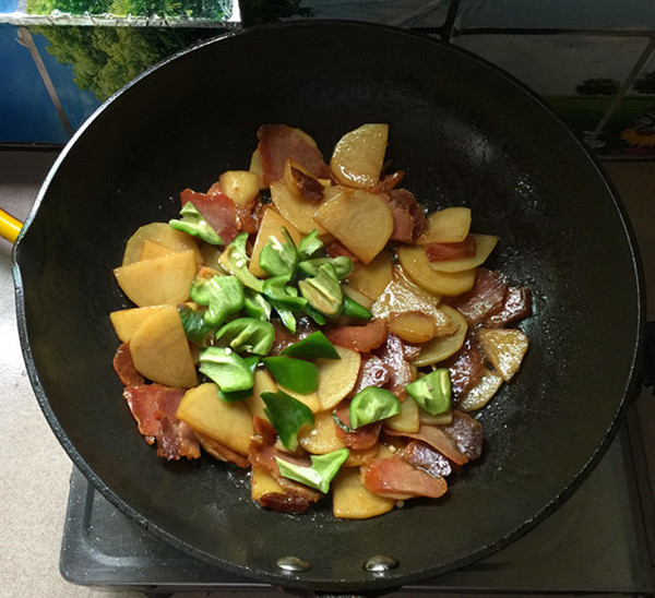 Fried Potato Chips with Bacon recipe