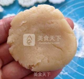 50 Grams of Five Kernels and Baiguo Moon Cakes recipe