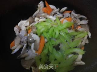 Stir-fried Mushroom with Celery Pork recipe