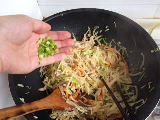 Stir-fried Shredded Pork with Hot Pepper and White Radish recipe