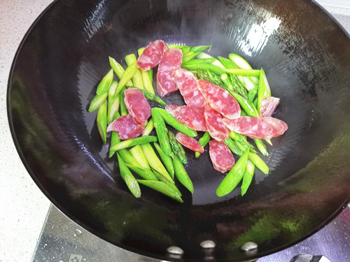 Stir-fried Asparagus with Sausage recipe