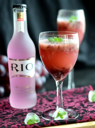 Grape Mint Rio Cocktail recipe