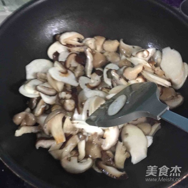 Fresh Mushroom Soup recipe