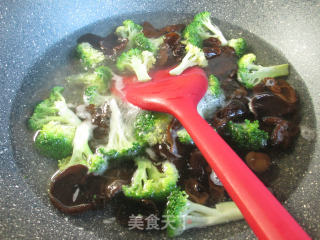 Broccoli with Black Fungus recipe
