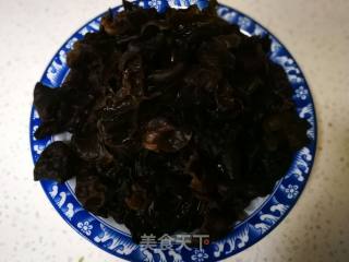 Fried Fungus with Shredded Pork recipe