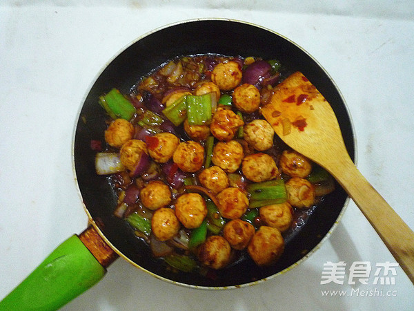 Spicy Braised Chicken Meatballs recipe
