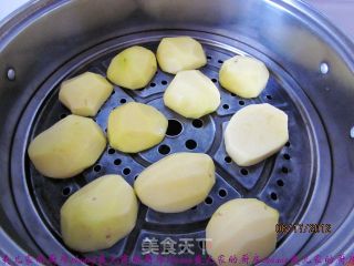 Assorted Mashed Potatoes with Sauce recipe